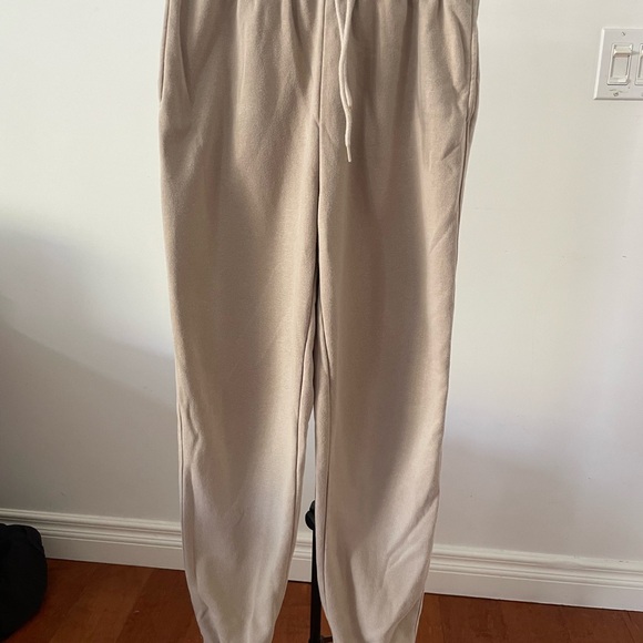 H&M beige sweatpants, super comfy - Picture 4 of 4